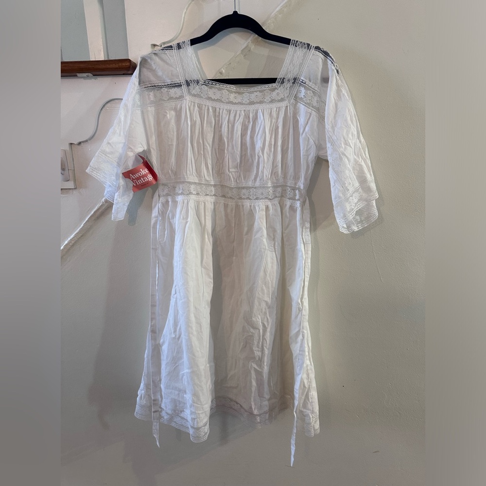 Beautiful white vintage prairie dress